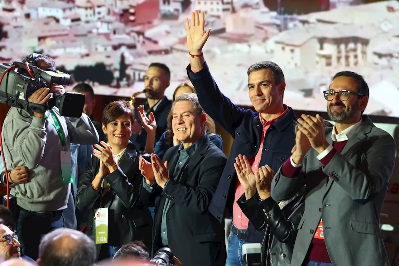 Pedro Sánchez elogia a Emiliano García-Page en el Congreso del PSOE de Castilla-La Mancha