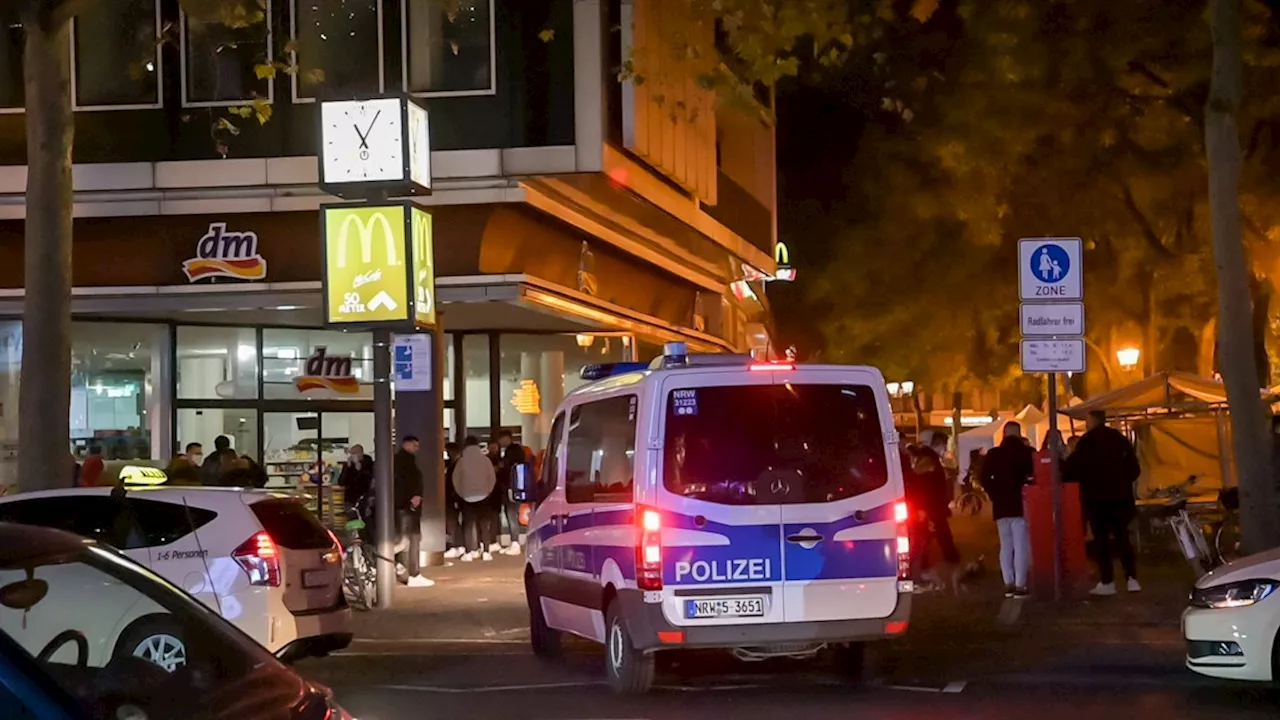 Polizei nimmt Männer mit Rocker-Bezug in Kölner Kneipe fest