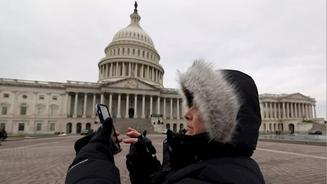 Cold weather forecast prompts Donald Trump to move inauguration indoors