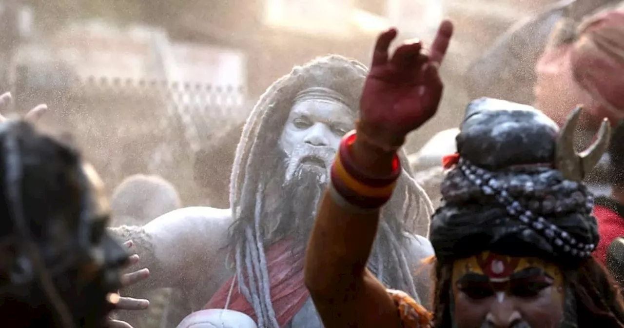 Naga Sadhus: जब काशी विश्वनाथ मंदिर को बचाने के लिए औरंगजेब की सेना से भिड़ गए नागा साधु, 40 हजार ने दी प्र...