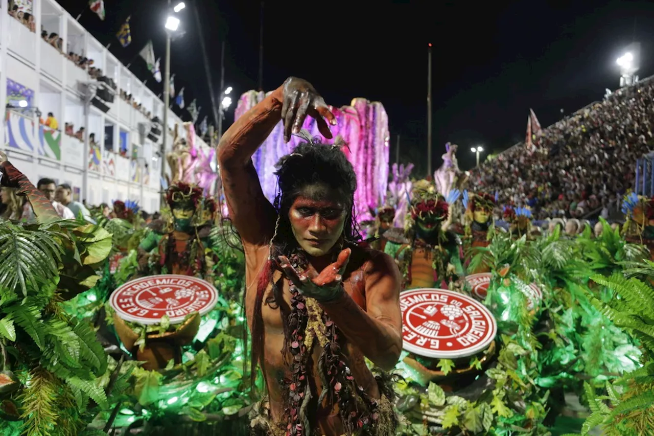 Carnaval Carioca: Blocos e Escolas de Samba Enchem as Ruas com Samba e Alegria