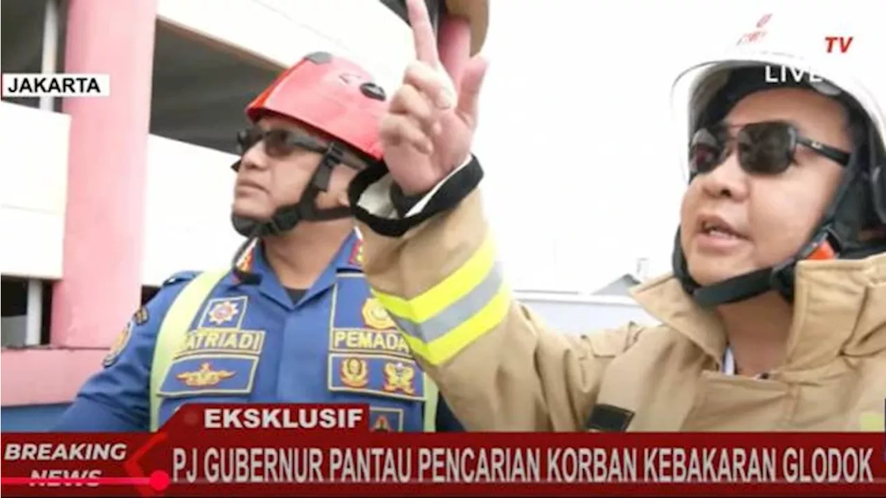 Pj Gubernur Jakarta Pantau Pencarian Korban Kebakaran di Glodok Plaza Pakai Pakaian Pemadam