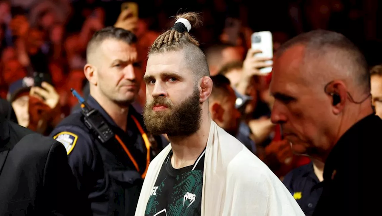 'Cette coupe de cheveux a été inspirée par Ashley…' En solidarité avec une jeune fan, un combattant MMA se ras