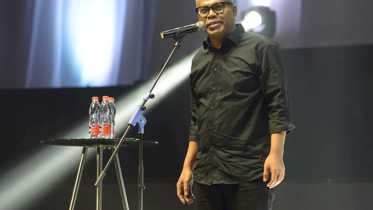 Abdel Achrian Siap Bawa Tawa ke Dunia Lewat Stand-Up Comedy World Tour bertajuk Lima Sama