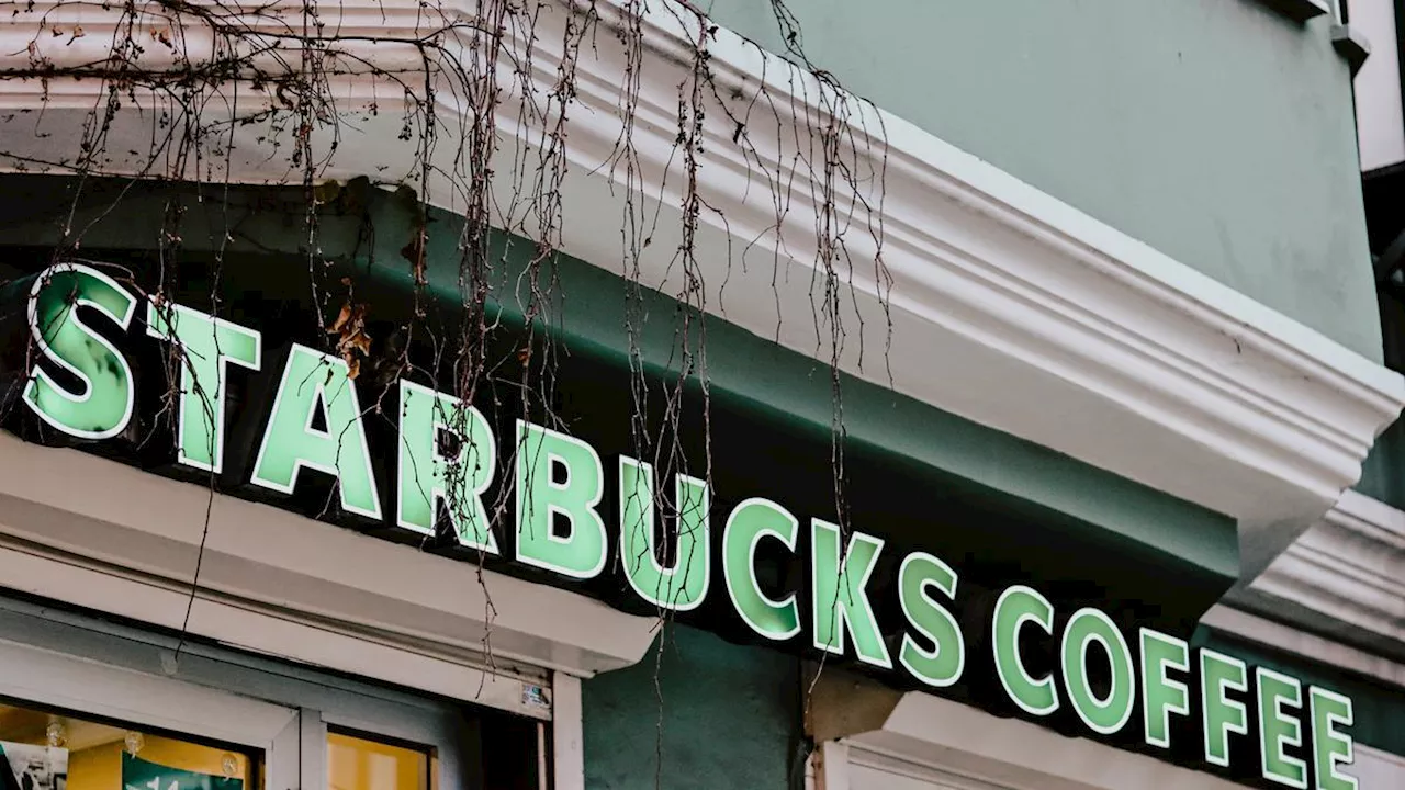 Starbucks Akan Memangkas Karyawan