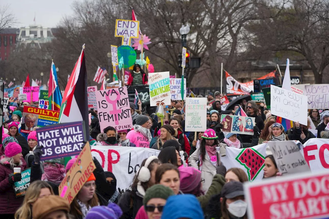 Des milliers de personnes manifestent contre Donald Trump à Washington