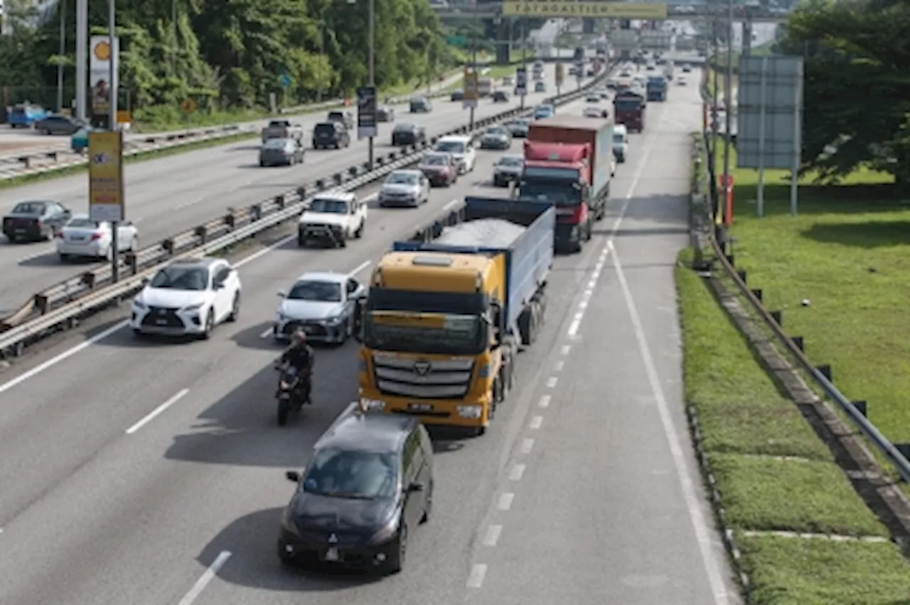 Transport Ministry announces four-day road ban for heavy vehicles nationwide, reduces speed limits two days before and after CNY