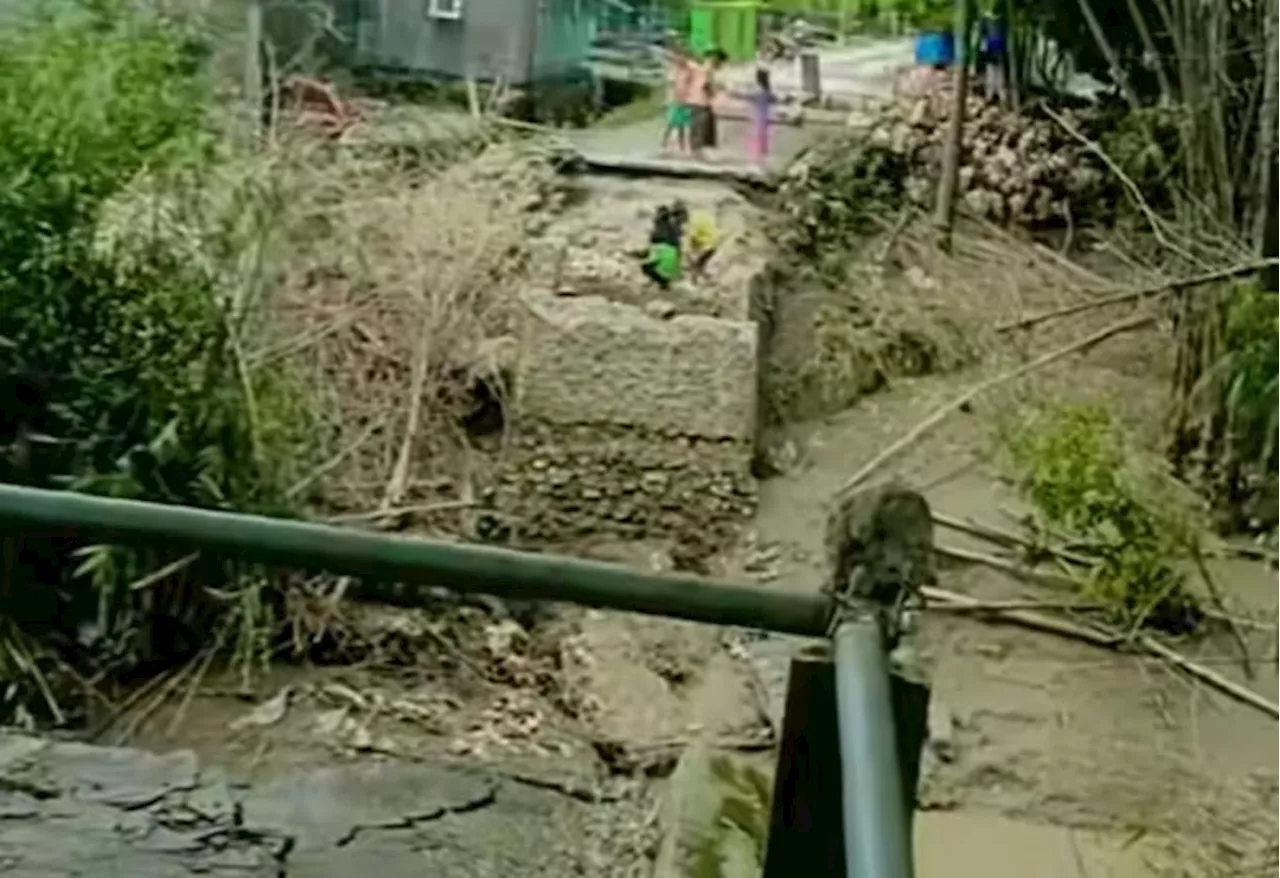 Jembatan di Grobogan Ambruk Akibat Banjir