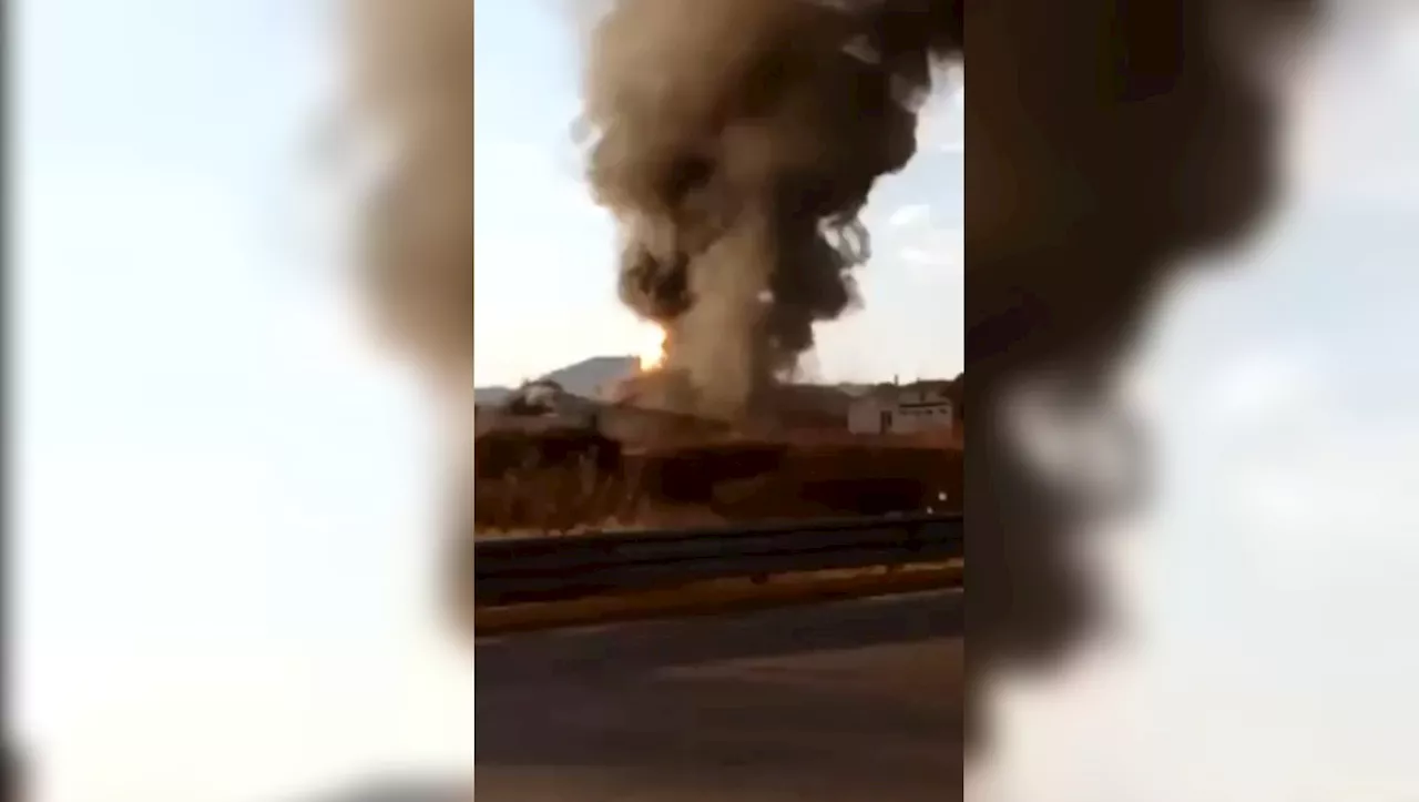 Incendio consume naves industriales en Tepeji del Río