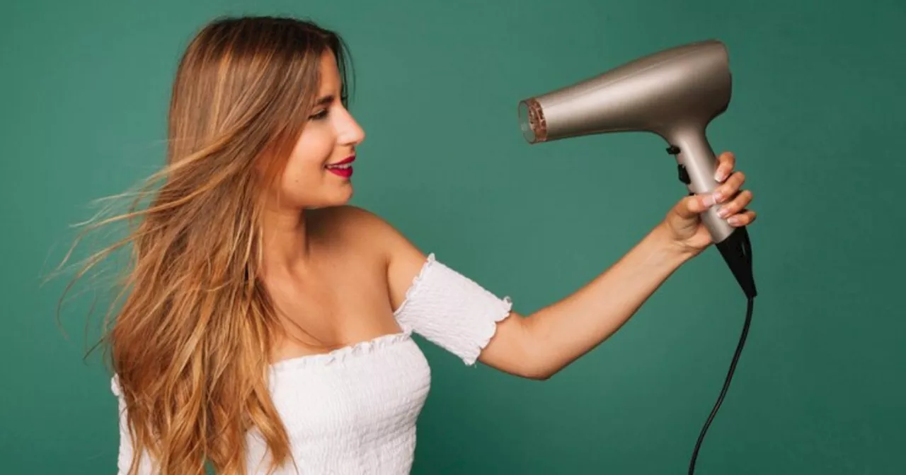 सर्दियों में गीले बालों को तेजी से सुखा सकते हैं ये Hair Dryer, 53% की छूट पर मिलेगी परफेक्ट हेयर स्टाइल