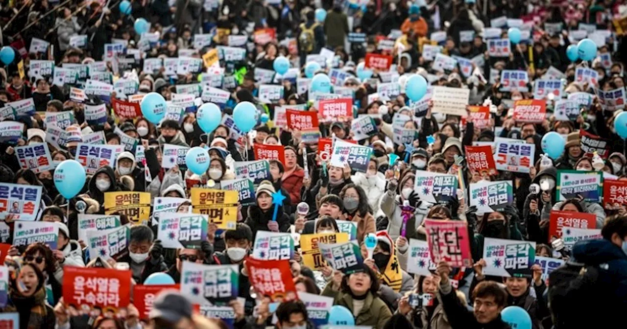 '윤석열 체포' 이끈 시민들, 광화문 모여 '구속해야 더 편히 잔다'