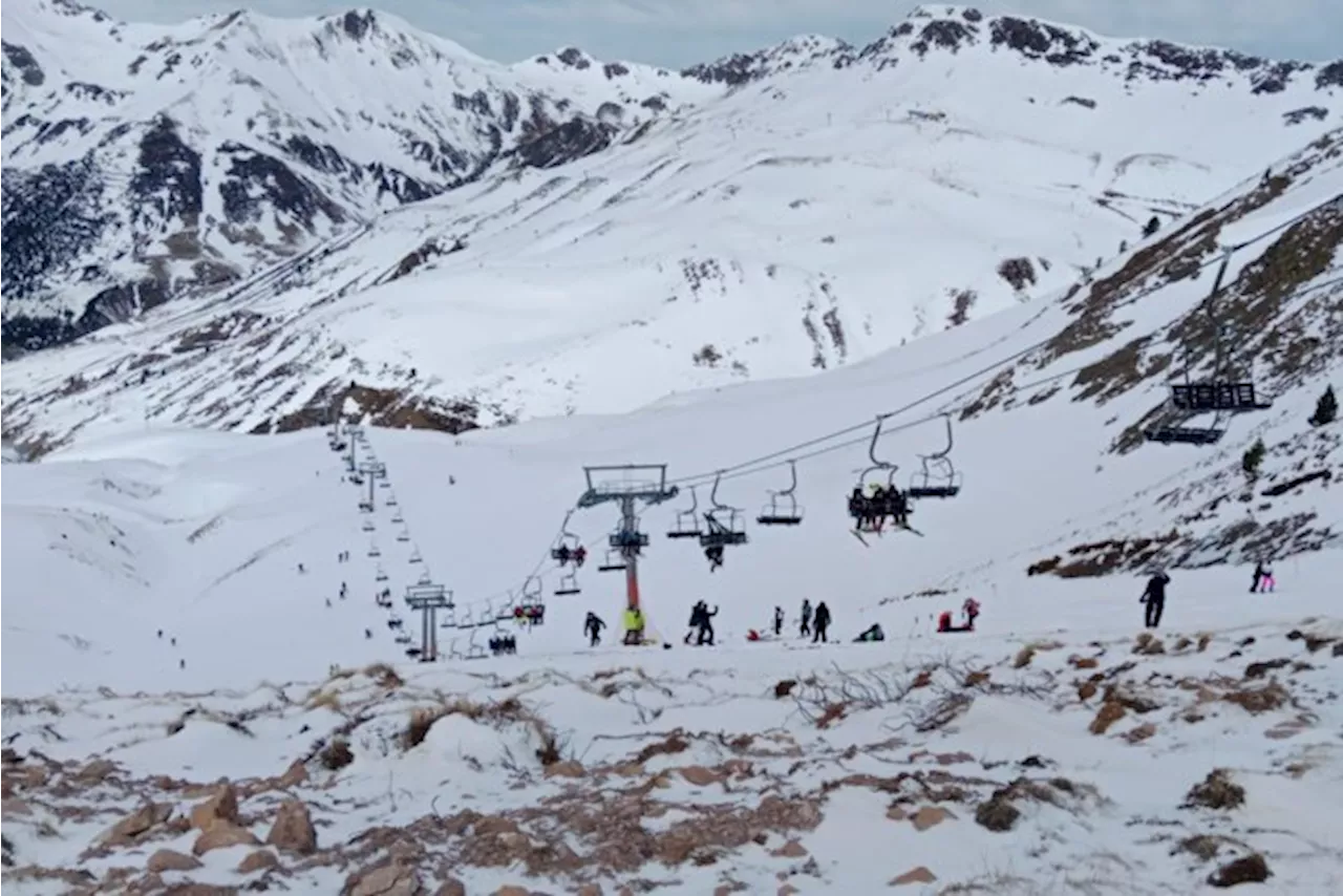 Zeker 30 gewonden bij zwaar ongeval met stoeltjeslift in Spaans skigebied Astún, verschillende slachtoffers zi