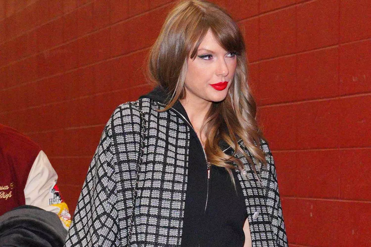 Taylor Swift's Entire Family Joins Her (in Chiefs Gear!) at Travis Kelce's Playoff Game