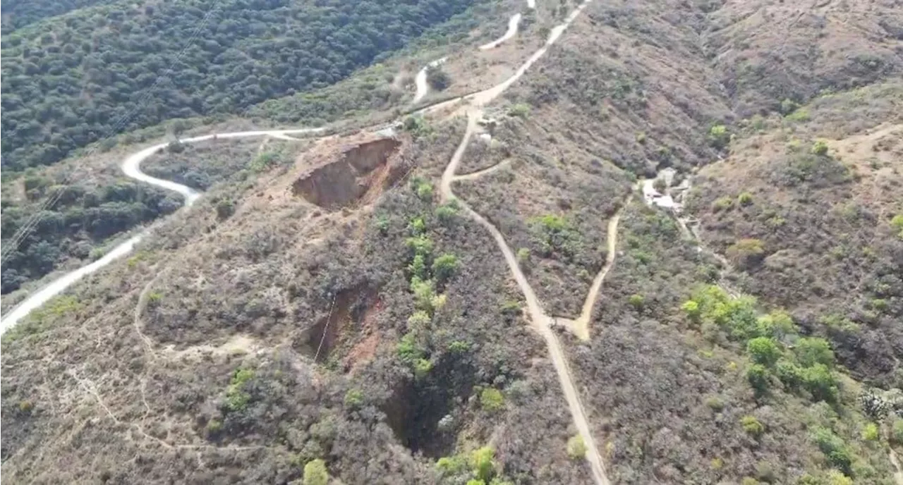  Con drones muestran inmensos socavones en Mineral de la Luz, Guanajuato