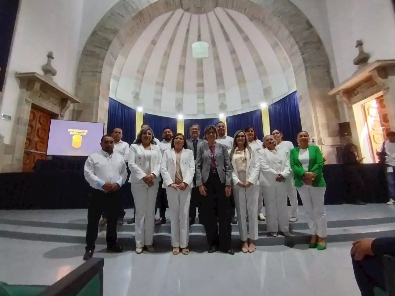 Toma protesta nuevo Comité Ejecutivo de la ASTAUG encabezado por Carmen Arenas Flores