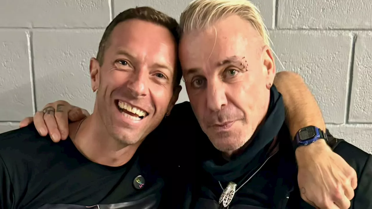 Ungeahnte Buddys: Chris Martin Arm in Arm mit Till Lindemann