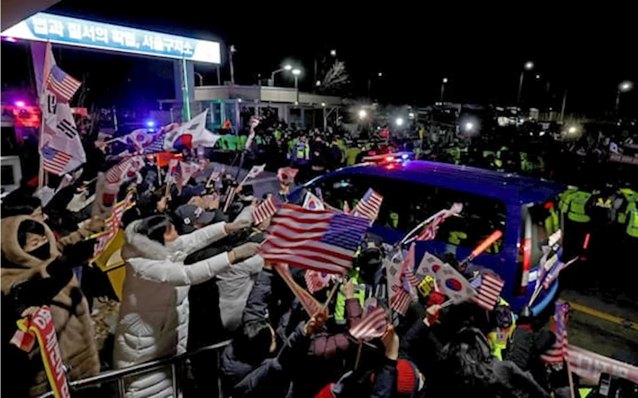 Corea del Sud, Corte estende l'arresto di Yoon. Manifestanti fanno irruzione nel tribunale