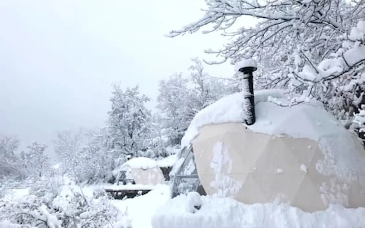 Glamping Glamour sulle Dolomiti: 10 Campeggi Unici per una Vacanza sulla Neve