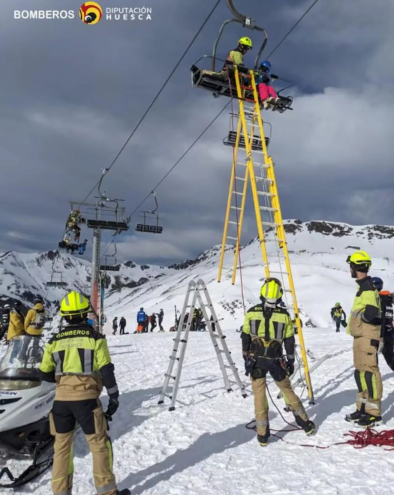 Accident de télésiège en Espagne : “les gens ont volé”, plus de 30 blessés dans une station de ski