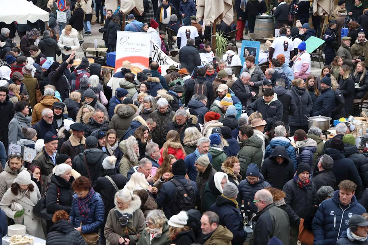 En images. Malgré le froid, la foule vient se régaler à la Fête de la truffe de Sarlat