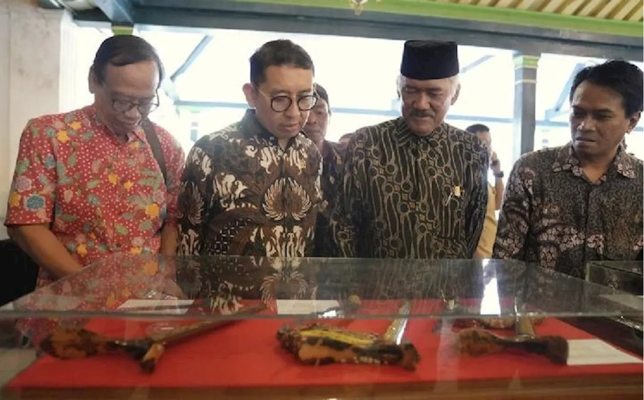 Menbud Fadli Zon Buka Pameran Keris di Yogyakarta yang Tampilkan Koleksi Langka