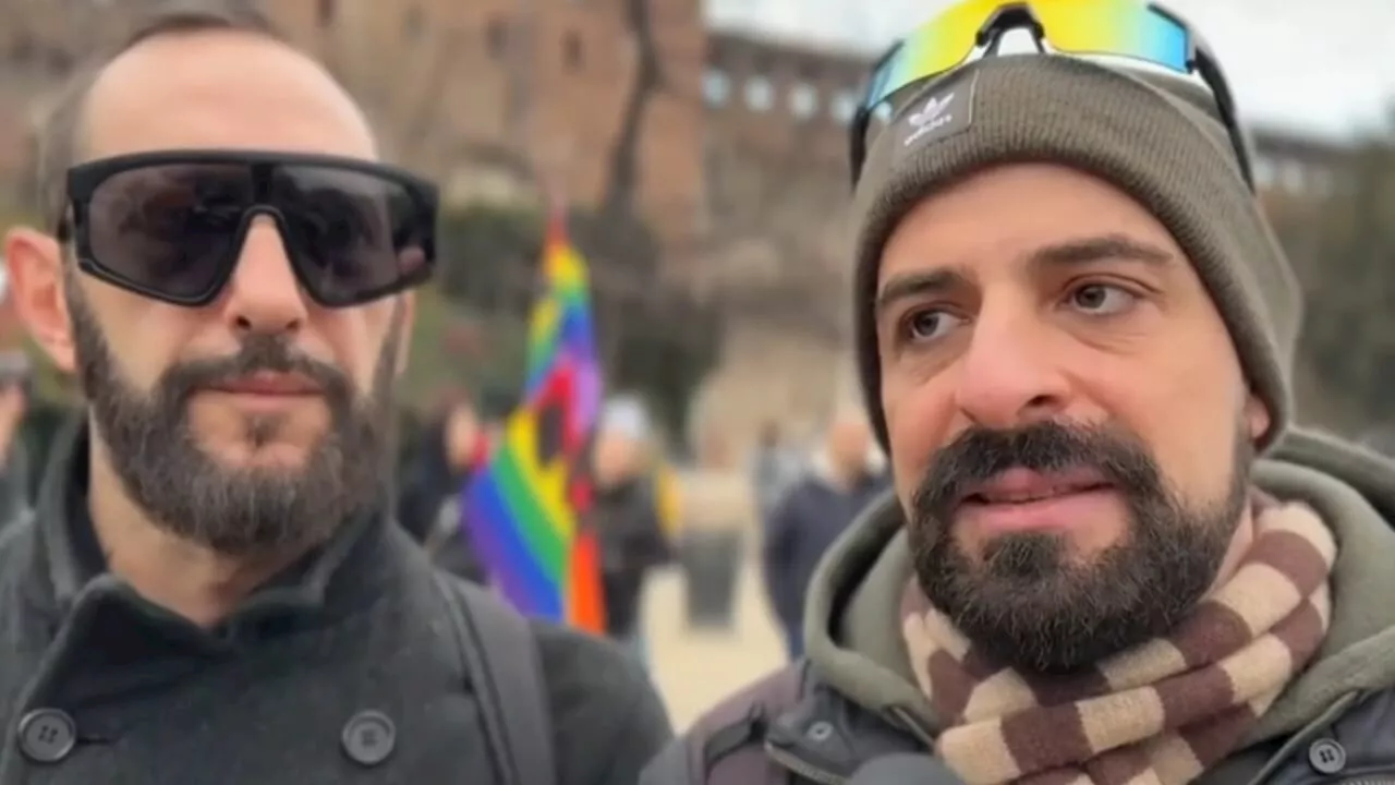 Coppia gay pestata in strada: 'Ci hanno detto 'ma non vi vergognate?'. Poi i pugni'