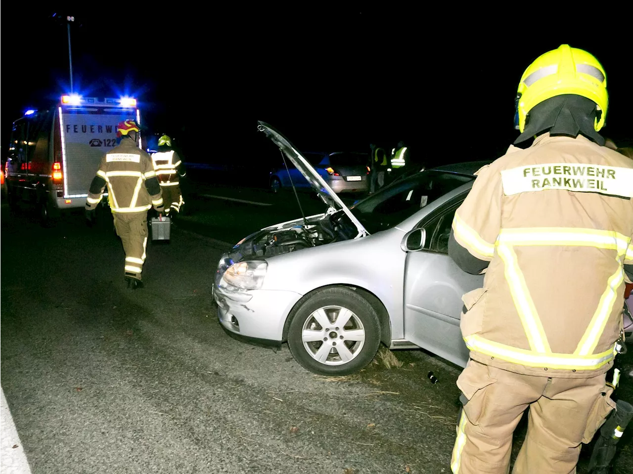 Nächtlicher Crash auf der A14: Pkw schleudert gegen Mittelleitschiene