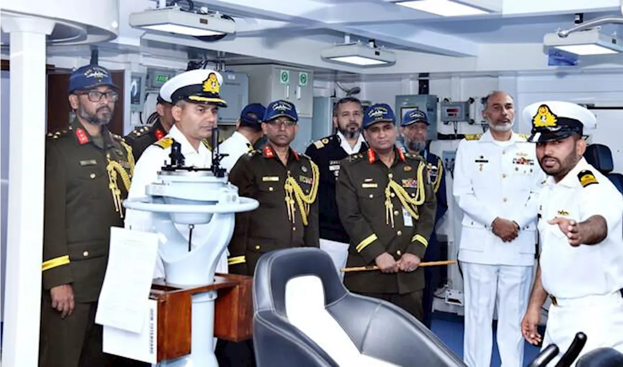 Bangladeshi commander discusses maritime security with Pakistan Navy officials