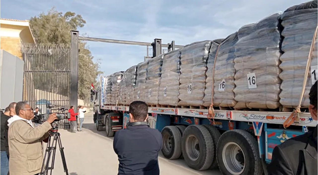 Biden, centinaia di camion di aiuti stanno entrando a Gaza