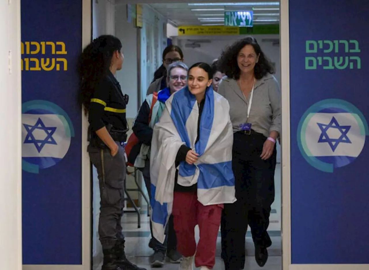 Libere Romi, Emily e Doron gioia in piazza a Tel Aviv. Verso il rilascio di novanta palestinesi