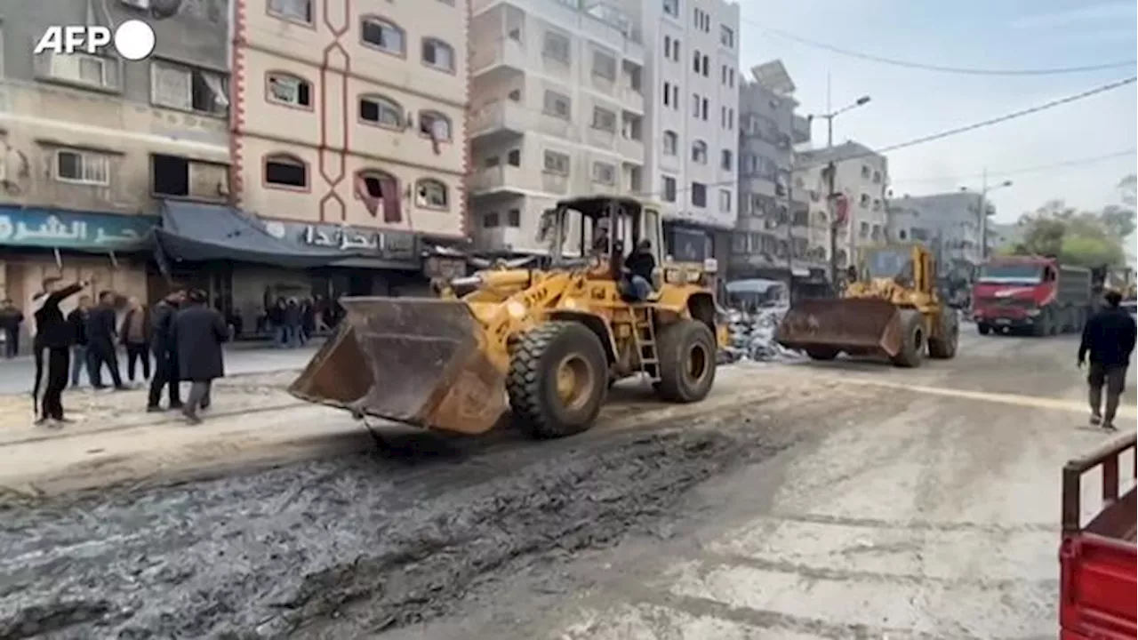 Tregua Israele-Hamas, a Gaza City si ripuliscono le strade