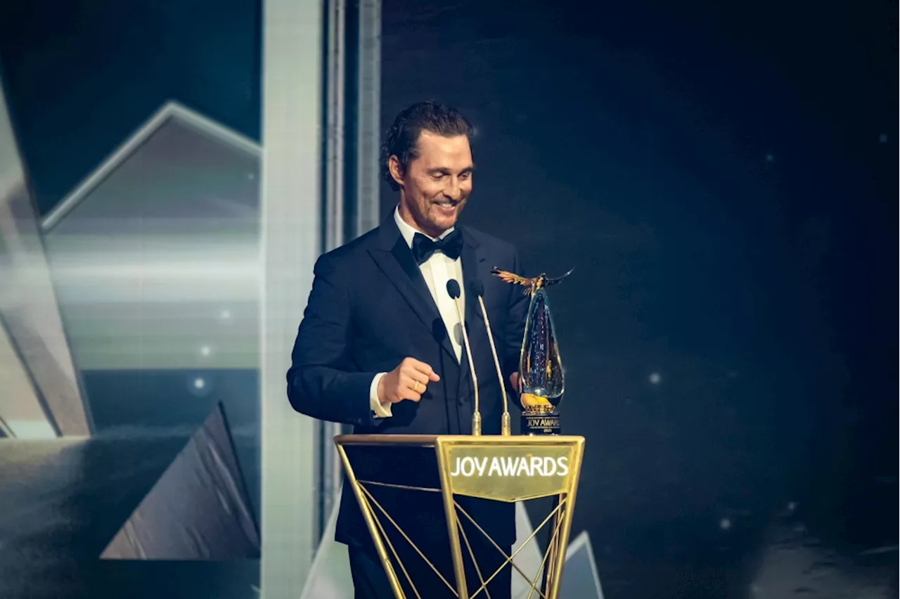 سعادة ماكونهي وبكاء العنود.. أبرز لقطات النجوم في 'Joy Awards 2025'