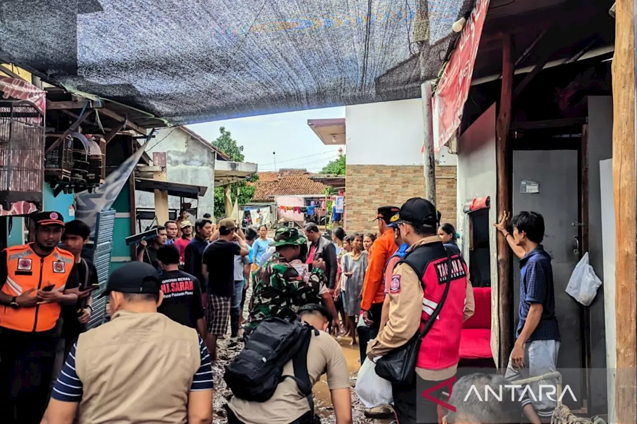 Kemensos salurkan bantuan logistik bagi korban banjir di Cirebon