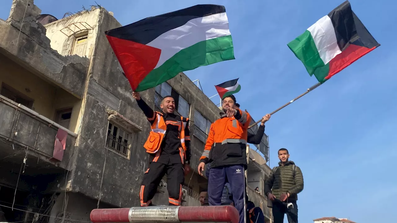 Palestinians trek across rubble to return to their homes as Gaza ceasefire takes hold