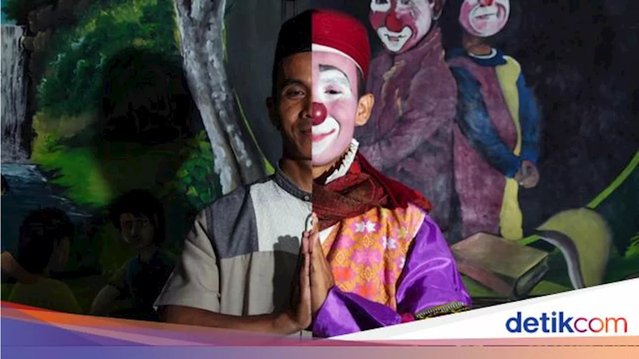 Cara Unik Ustad Yahya, Ngajar Ngaji Berkostum Badut