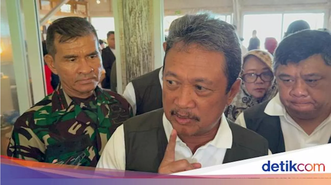 Menteri KKP Minta Pagar Laut di Tangerang Jangan Dibongkar!