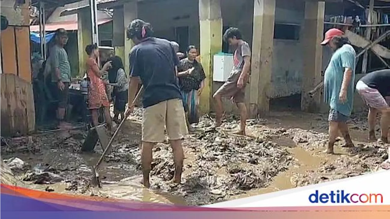 Saat Bandar Lampung Banjir: Bertatih-tatih dari Atap ke Atap, Lompat dari Mobil