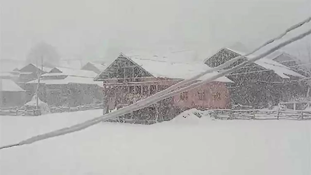 Heavy snowfall: another woman dies as no medical service available in Neelum Valley