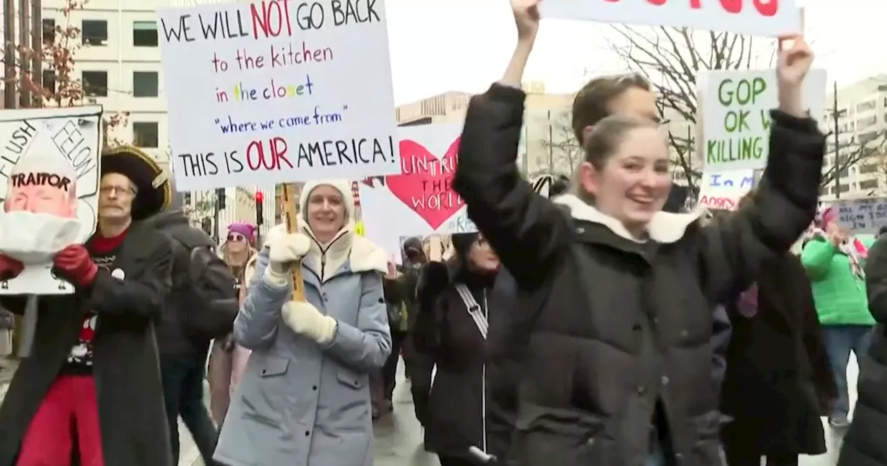 Migliaia di persone in piazza contro Trump negli Usa, a Washington il corteo di manifestanti: “Non…