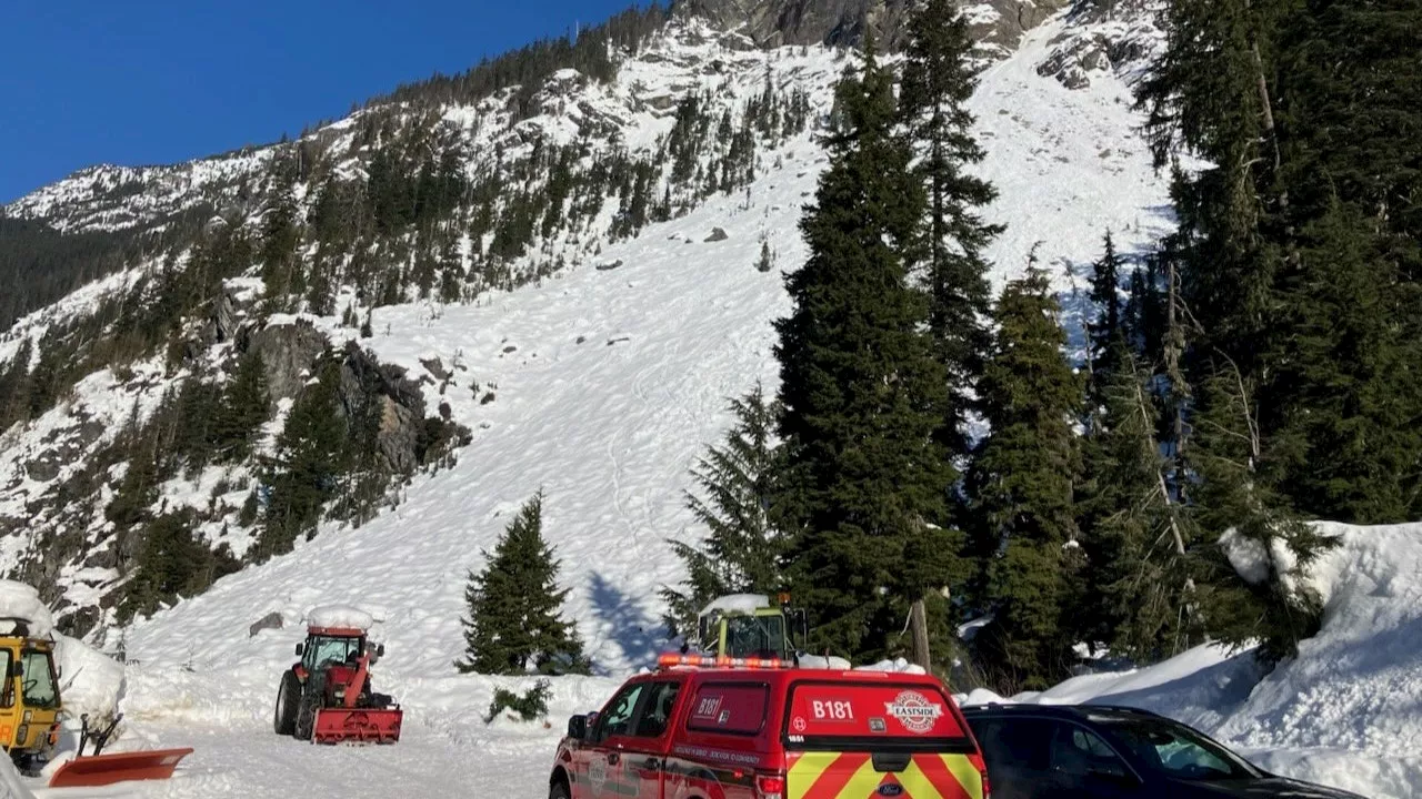 Search and rescue teams trying to reach fallen hiker on Guye Peak, WA