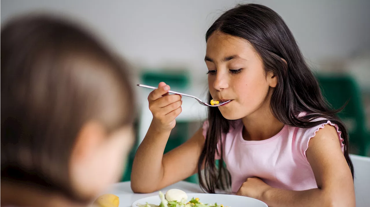 Essverhalten: Diese 8 Sätze können zu Essstörungen bei Kindern führen