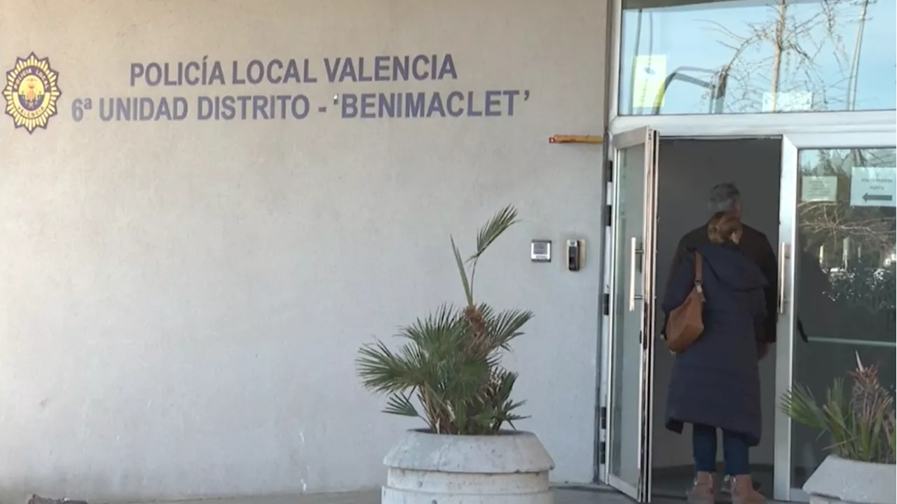 La mujer retenida junto a sus hijas en Valencia alertó a los agentes con señas