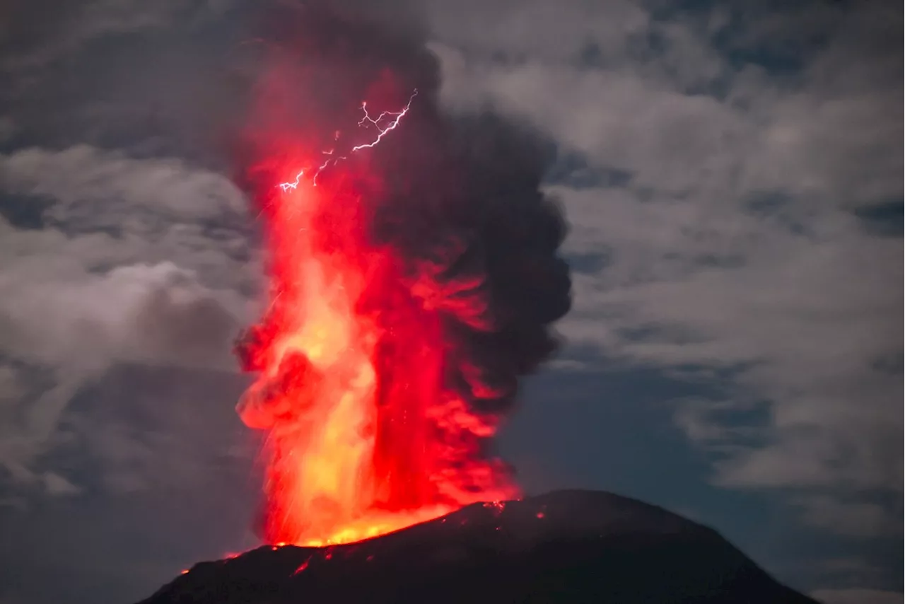 Vulcão na Indonésia entrou em erupção mais de mil vezes no mês de janeiro