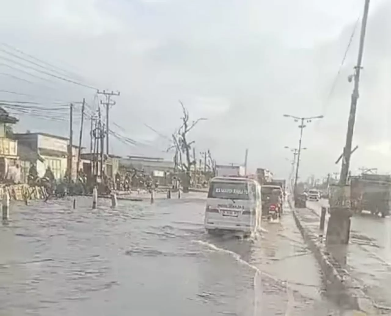 Awas, Gelombang Tinggi 4 Meter, Rob, dan Cuaca Ekstrem di 27 Daerah di Jawa Tengah