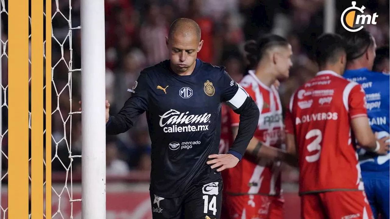 Chicharito Hernández rompe el silencio tras derrota de Chivas ante Necaxa, ¿qué mensaje mandó?