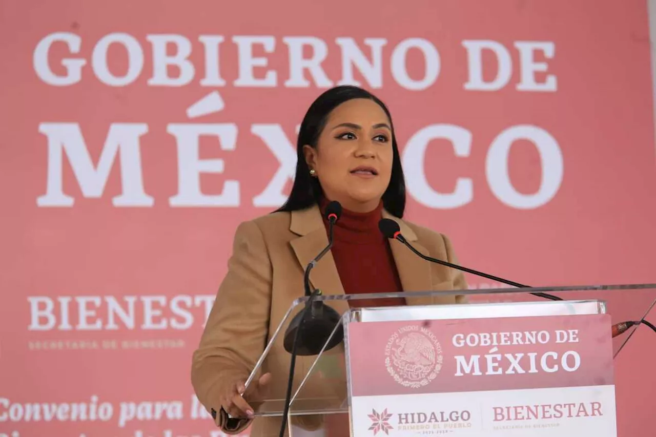 Ariadna Montiel celebra entrega de tarjetas del Bienestar en Chinantla, Puebla