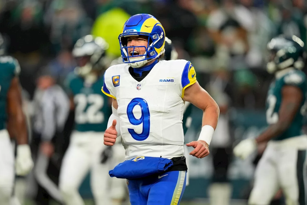 Matthew Stafford injury: Rams QB banged up, ‘grimacing’ against Eagles