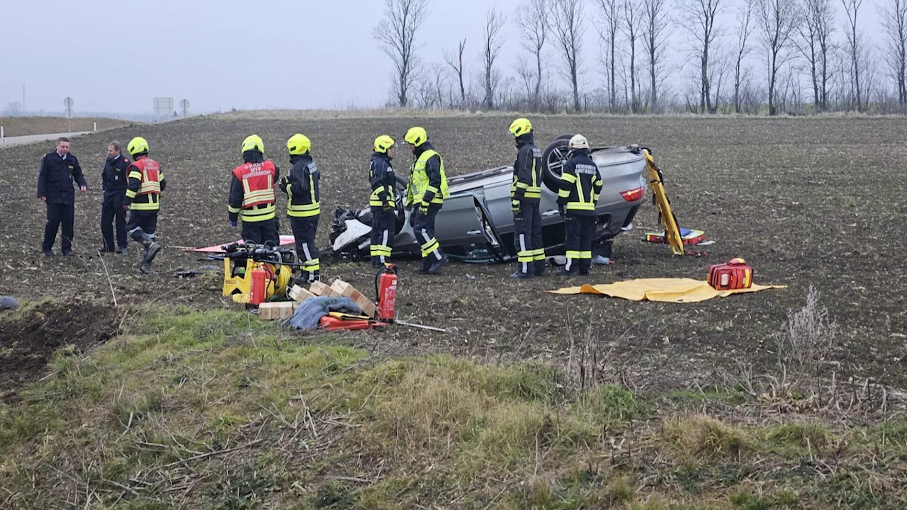 Auto fuhr im S 3-Kreisverkehr geradeaus: Zwei Verletzte