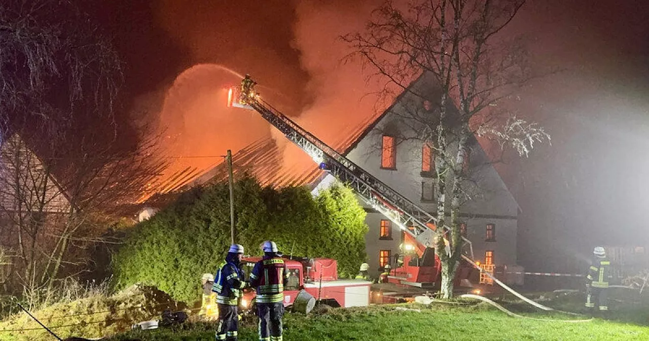 Großbrand auf Hof bei Spenge: Mehrere Tiere sterben