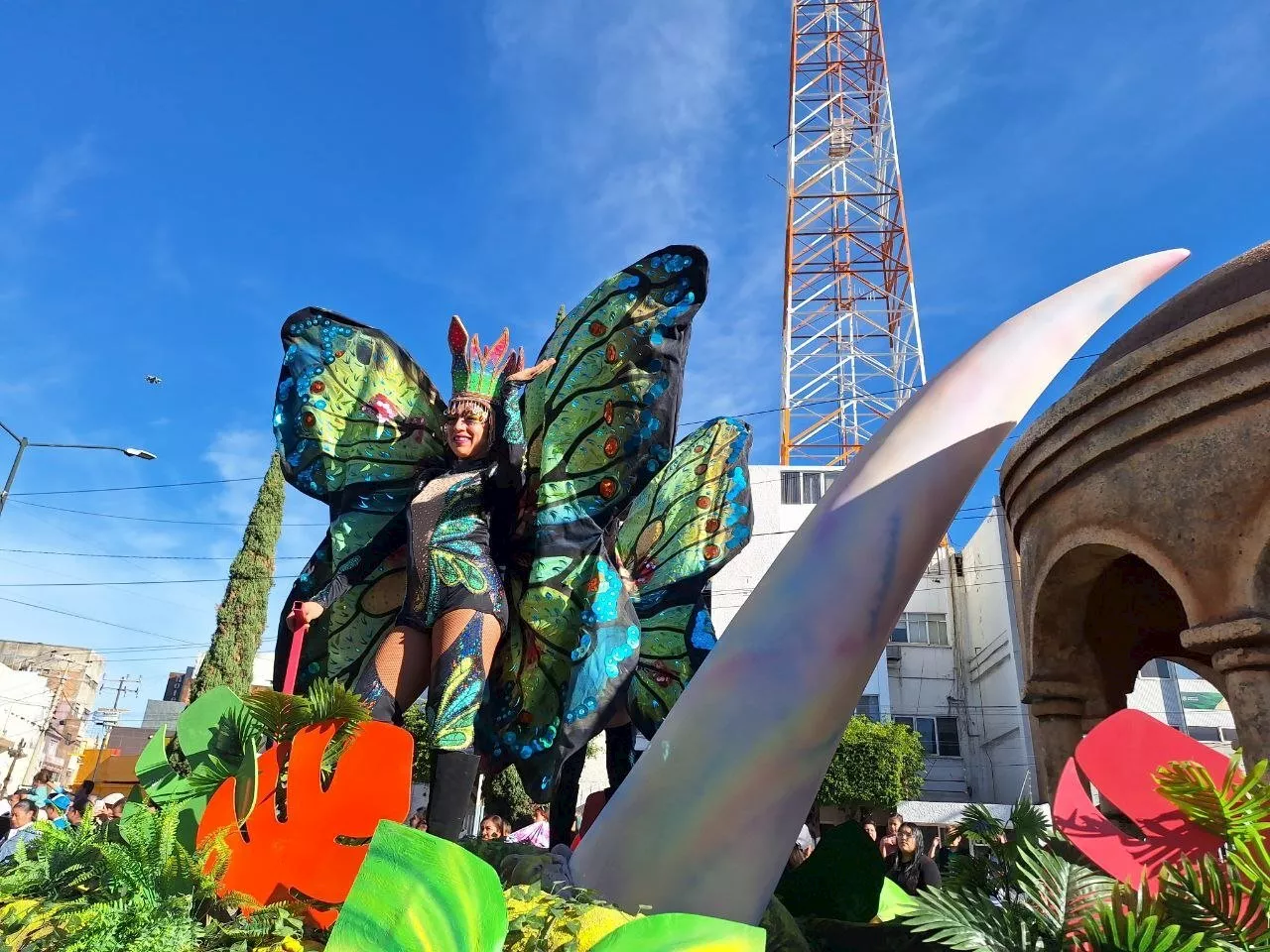  Con mucha alegría, así se vive el desfile por el 449 aniversario de León